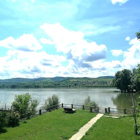 Captain'S House By The Danube River Cerevic Buitenkant foto