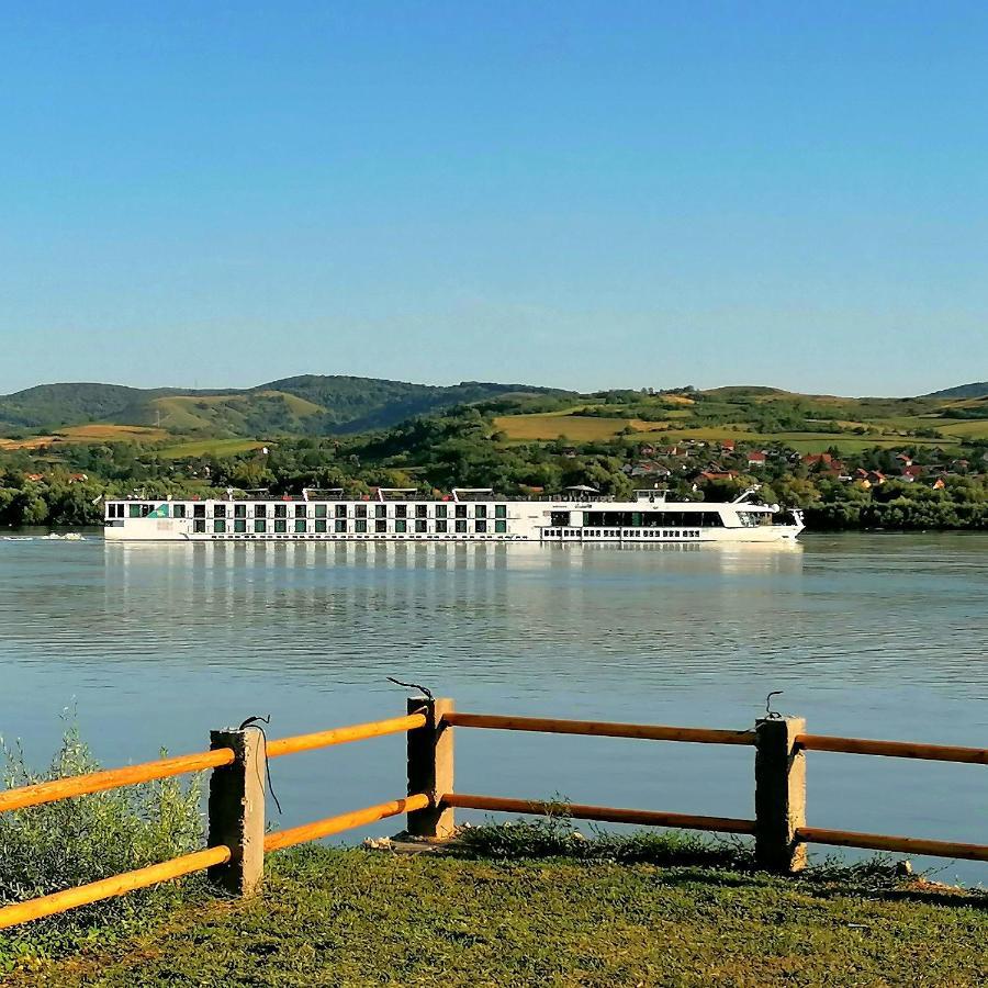 Captain'S House By The Danube River Cerevic Buitenkant foto