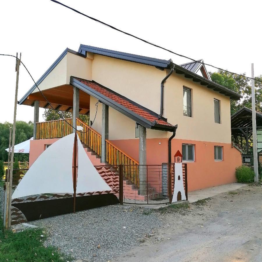 Captain'S House By The Danube River Cerevic Buitenkant foto