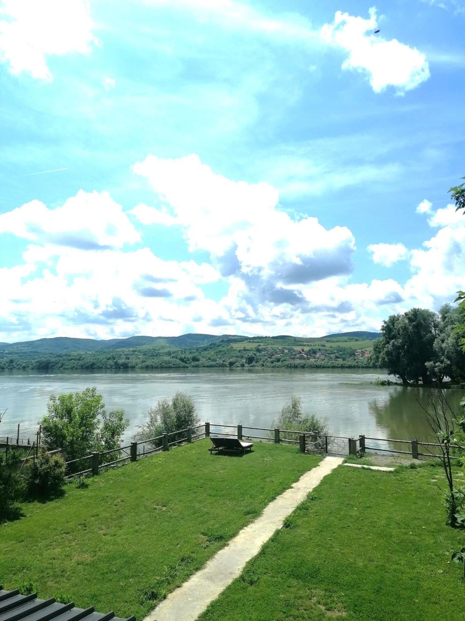 Captain'S House By The Danube River Cerevic Buitenkant foto